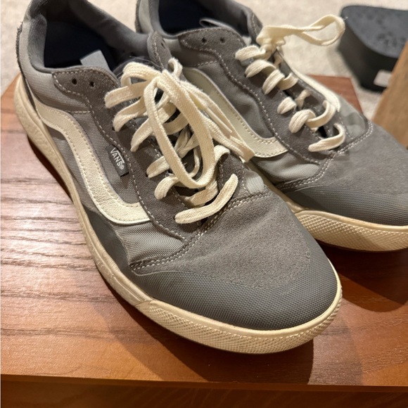 Vans UltraRange Gray and White Men's Sneakers - Picture 4 of 4